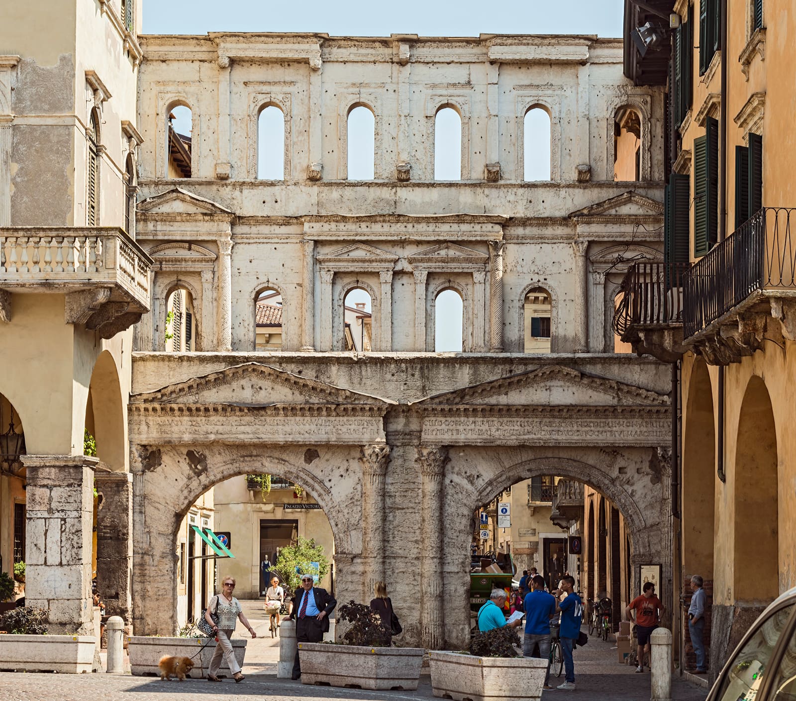 Porta Borsari 1/1