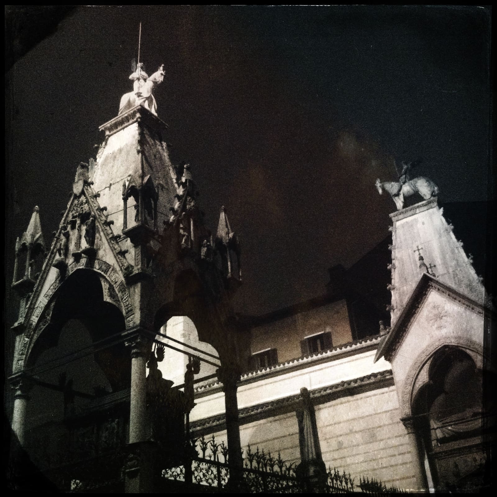 Tombeaux des Scaliger 2/2